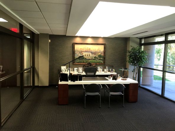 CORPORATE WOODS OFFICE BUILDING: 9990 College Blvd, Shawnee Mission, KS 66210